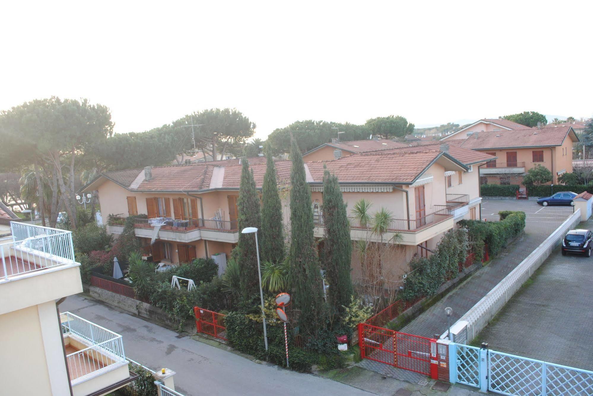 Hotel Matilde Marina di Massa Εξωτερικό φωτογραφία