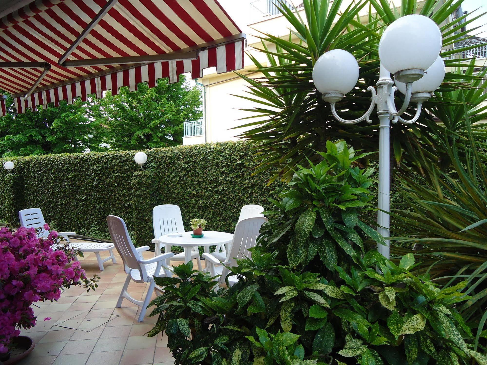 Hotel Matilde Marina di Massa Εξωτερικό φωτογραφία
