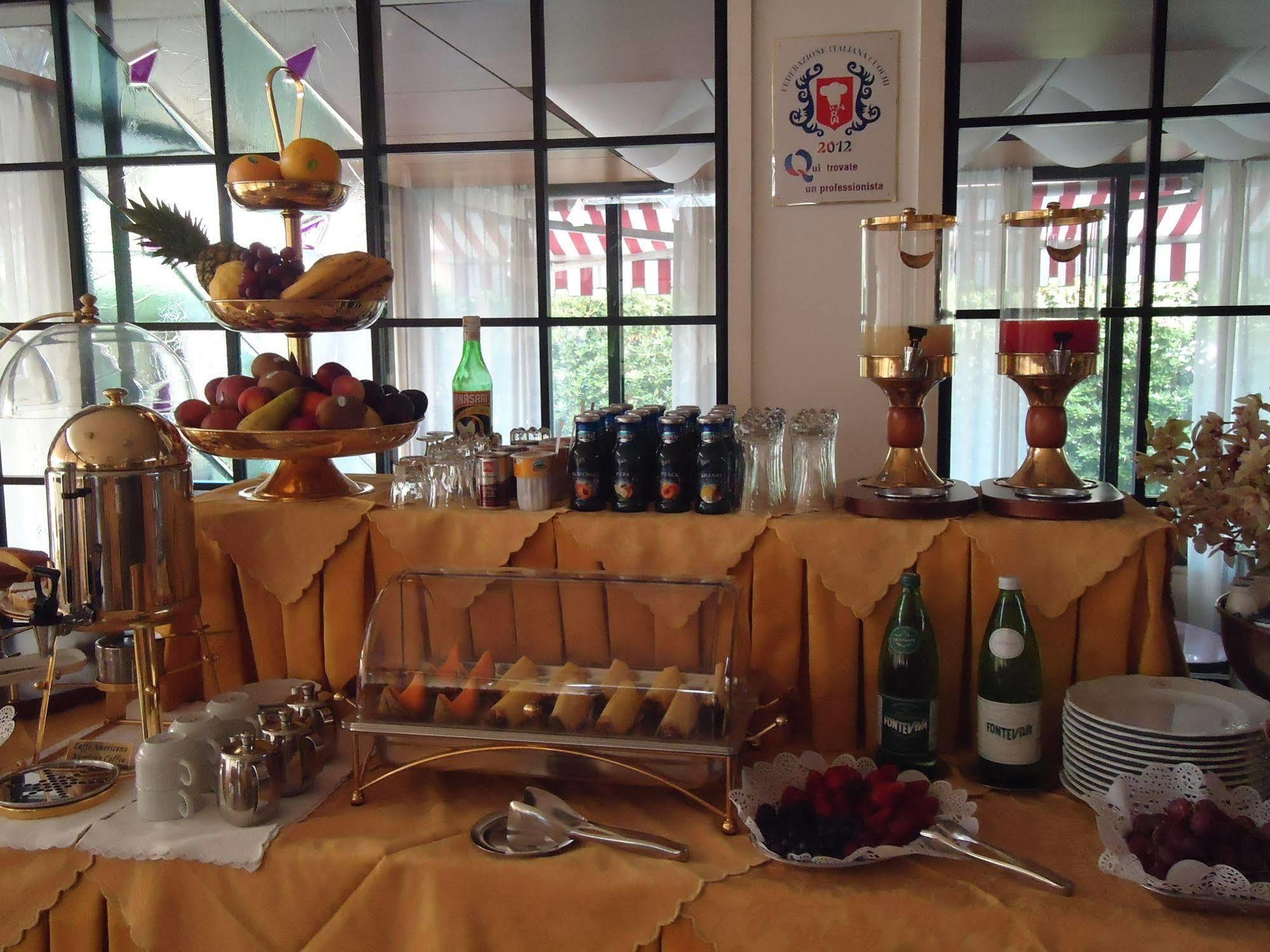 Hotel Matilde Marina di Massa Εξωτερικό φωτογραφία